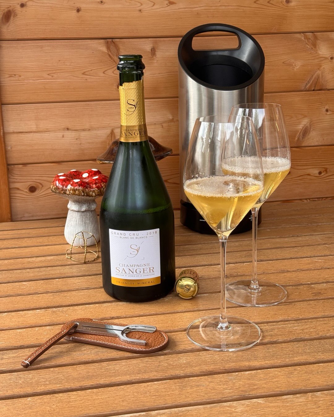 100% Chardonnay aus Avize, 2018er, sieben Jahre auf der Hefe, degorgiert erst im März 2026. Diese „Frische” ist spürbar, tut dem gut gereiften Blanc de Blancs aber keinen Abbruc… (7)