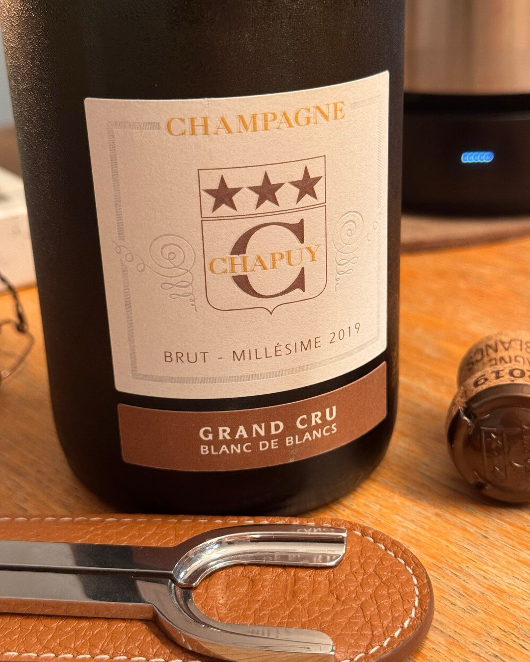 Die gesamte Auflage dieses Millésime 2019 von @champagne_chapuy liegt bei 4.396 Flaschen. Nicht jeder Jahrgang schafft es bei Chapuy überhaupt zur Vintage-Abfüllung, und dass ic… (5)
