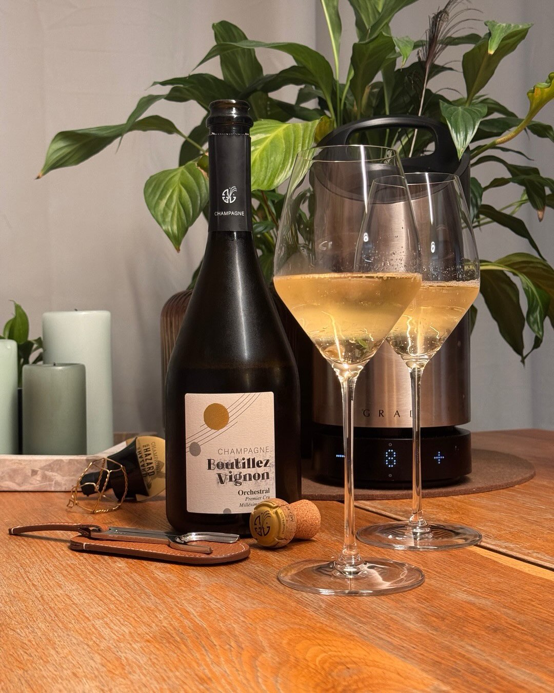 97 Jahre. Das ist das Alter der Chardonnay-Parzelle, aus der dieser Orchestral kommt. Ich Hatte diese Flasche im November 2025 schon mal mit Jakobsmuscheln in brauner Butter. He… (1)