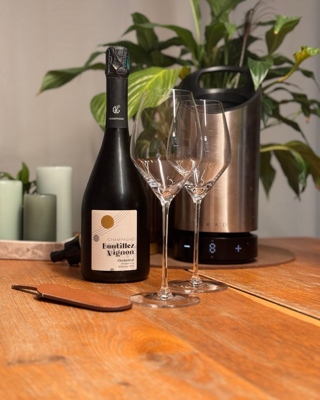 97 Jahre. Das ist das Alter der Chardonnay-Parzelle, aus der dieser Orchestral kommt. Ich Hatte diese Flasche im November 2025 schon mal mit Jakobsmuscheln in brauner Butter. He… (3)