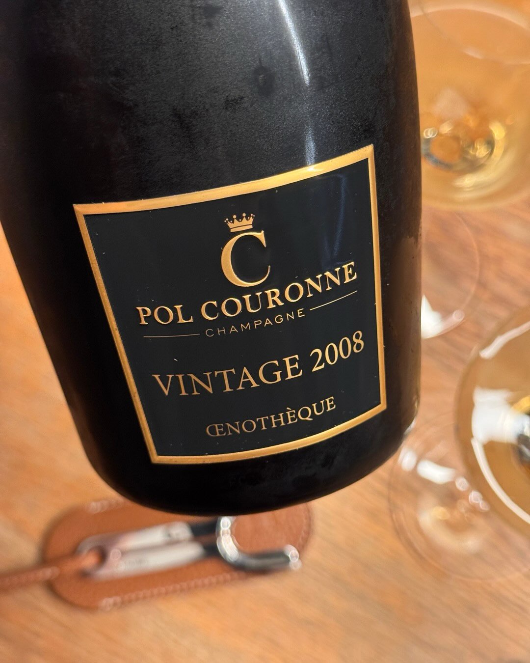 13 Jahre auf der Hefe, null Gramm Dosage und drei Grand-Cru-Dörfer in einer Flasche. Die Œnothèque 2008 von @champagnepolcouronne ist ein grandioser Millésime. Die Idee dahinter… (10)
