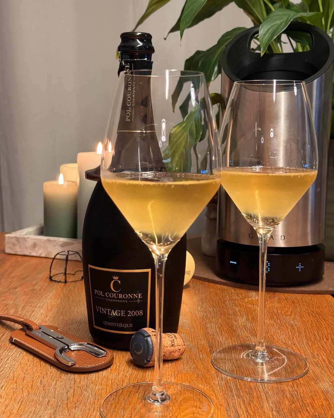 13 Jahre auf der Hefe, null Gramm Dosage und drei Grand-Cru-Dörfer in einer Flasche. Die Œnothèque 2008 von @champagnepolcouronne ist ein grandioser Millésime. Die Idee dahinter… (7)